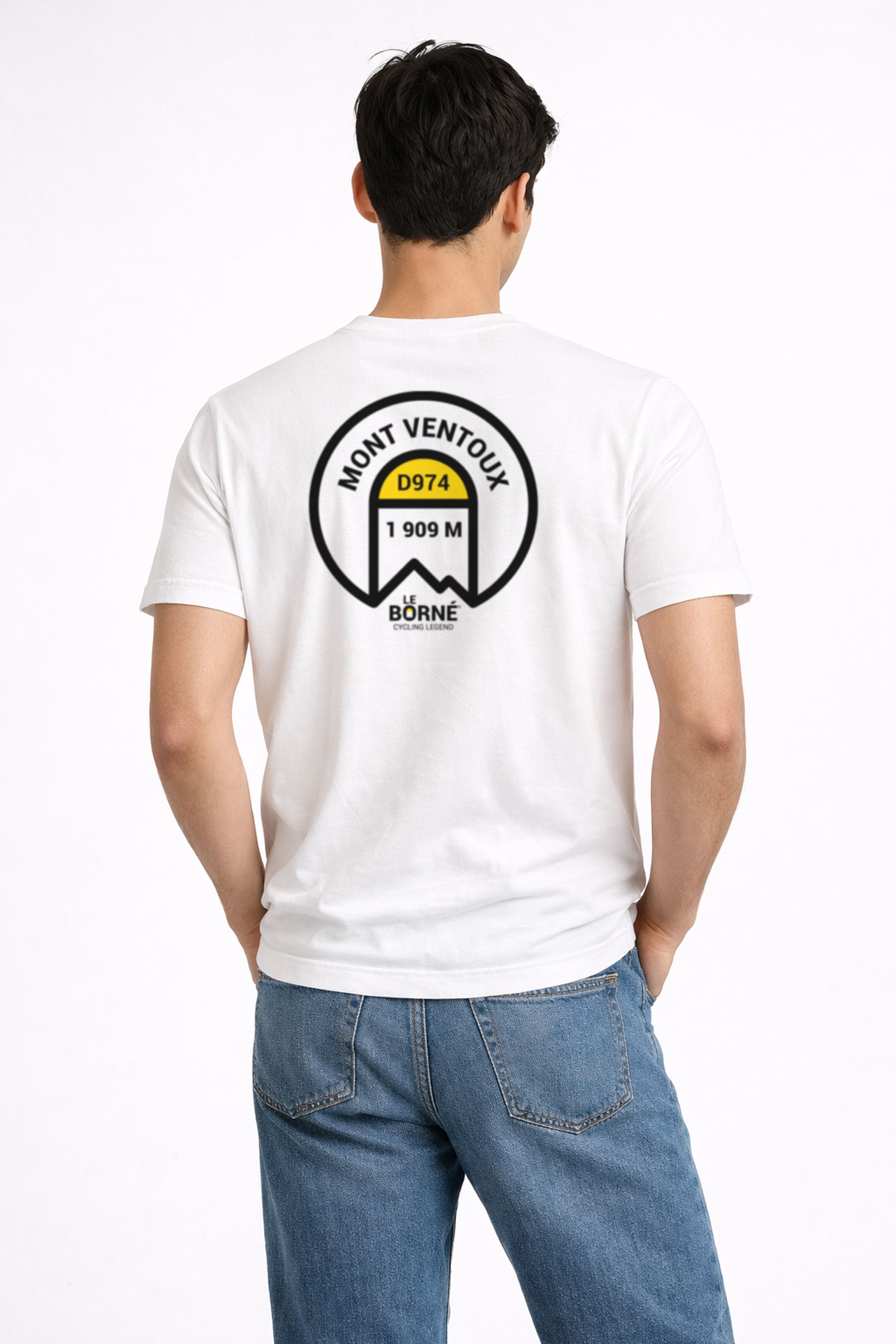 T-shirt cyclisme blanc Mont Ventoux Le Borné porté par un homme