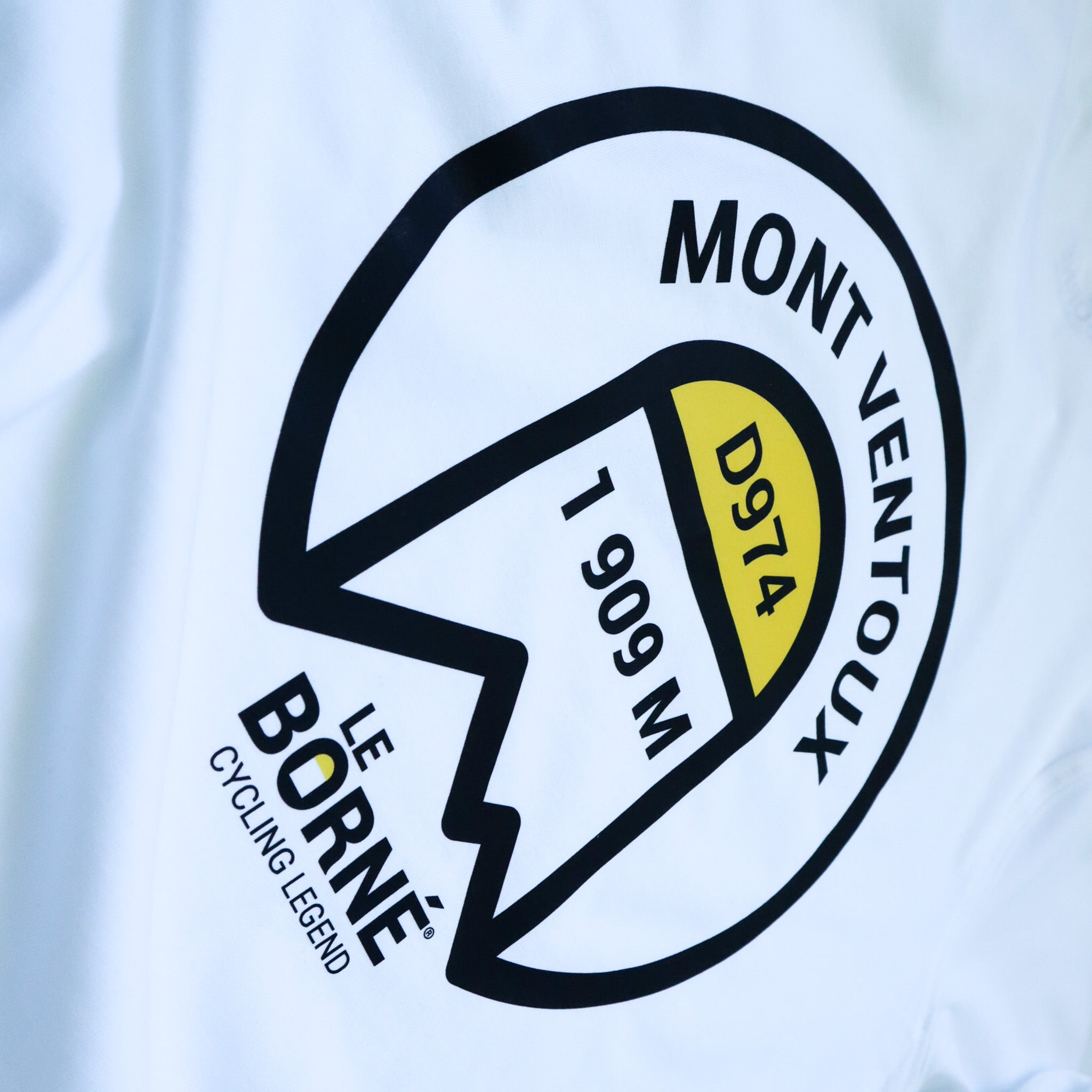 Détail logo dos Le Borné sur T-shirt cyclisme Mont Ventoux